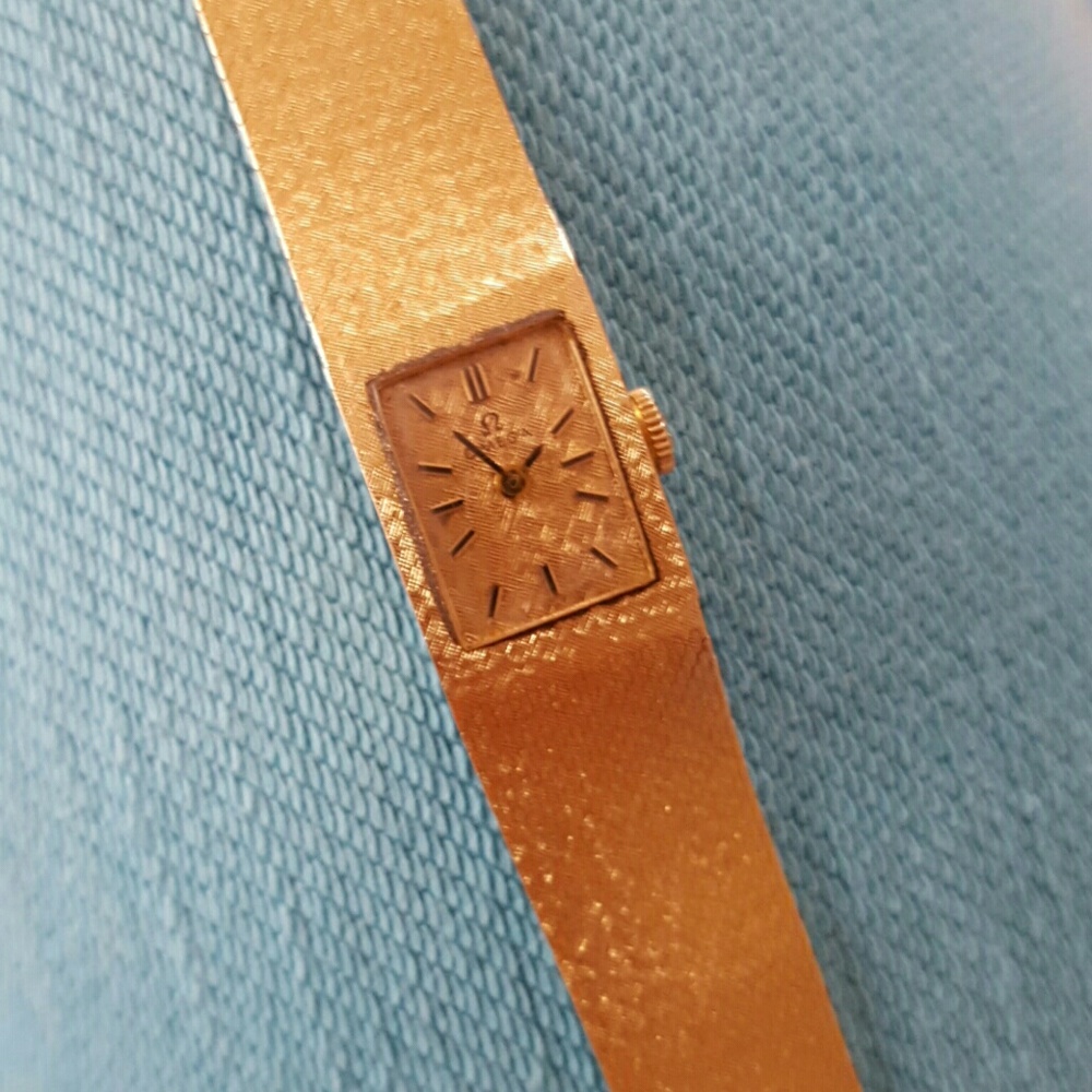 14k solid gold omega Lady watch, authentic old 14k Full Marked  Weight 33 grams